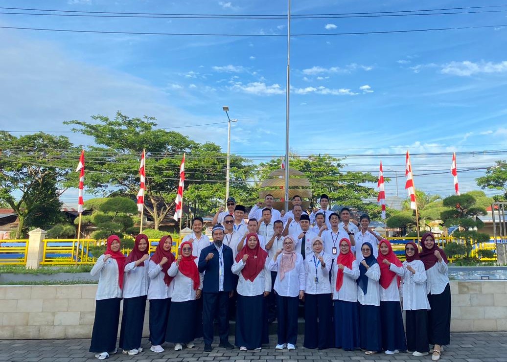 UT Padang Gelar Upacara HUT ke-80 RI dan Dimeriahkan dengan Lomba Antar Staf